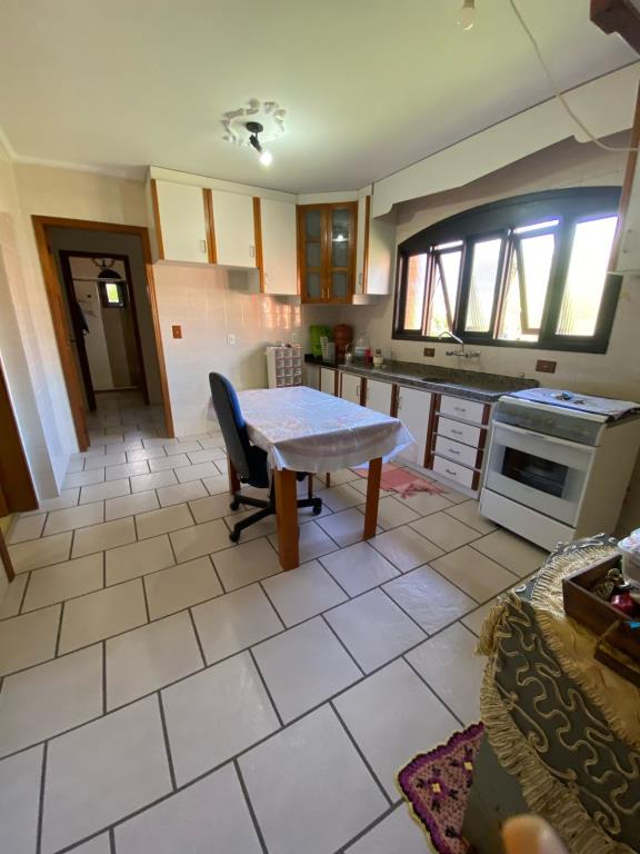 Casa, 3 quartos, para alugar, 250 m², Interlagos - Caxias do Sul — foto 2