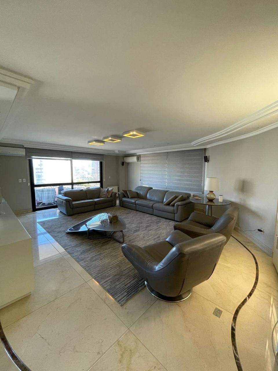Apartamento Semimobiliado — Della Luna