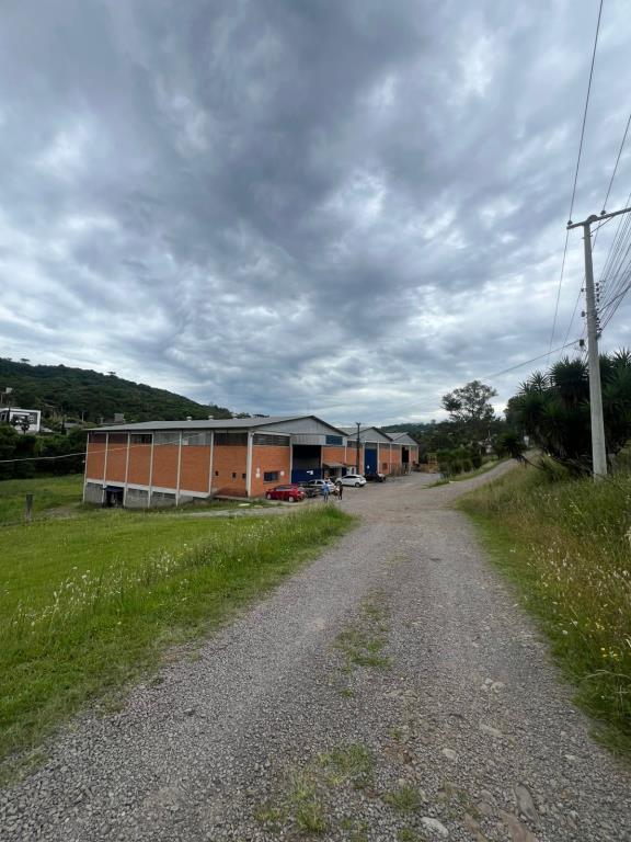 Pavilhão / Depósito 4650