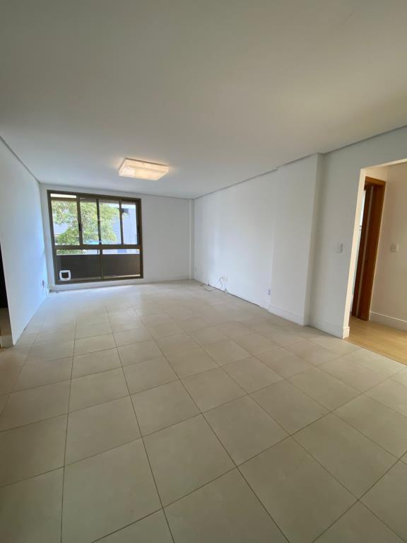 Apartamento Semimobiliado — Via Candotti