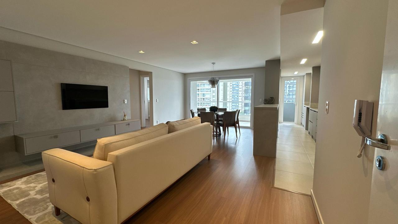Apartamento Semimobiliado — Raffinato