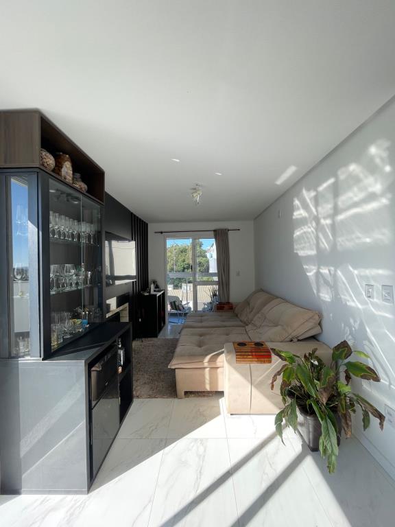Apartamento Semimobiliado — Puerto Colina