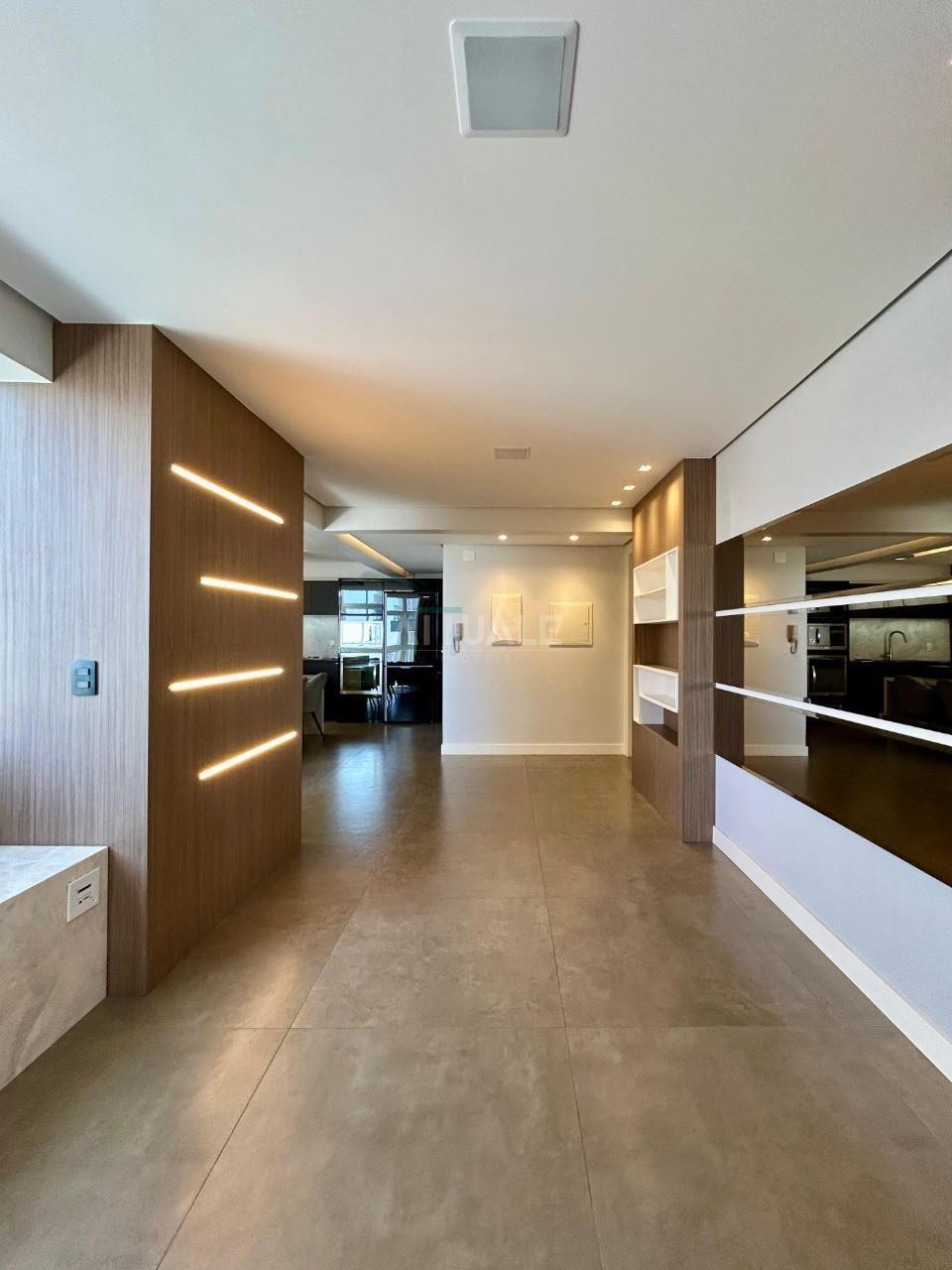 Apartamento Semimobiliado — De Styl