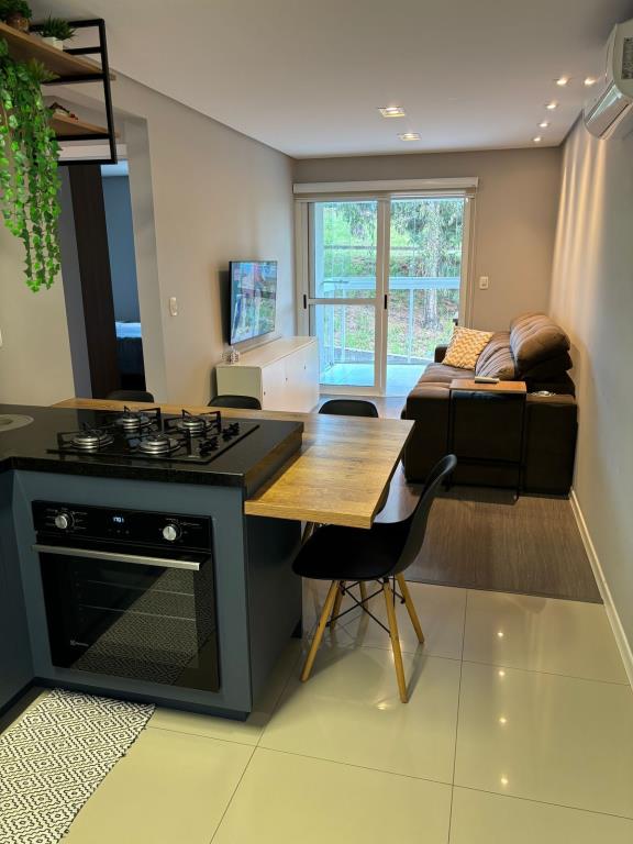 Apartamento Semimobiliado — Affonso