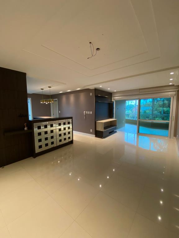 Apartamento Semimobiliado — Res. Villagio Della Colina II