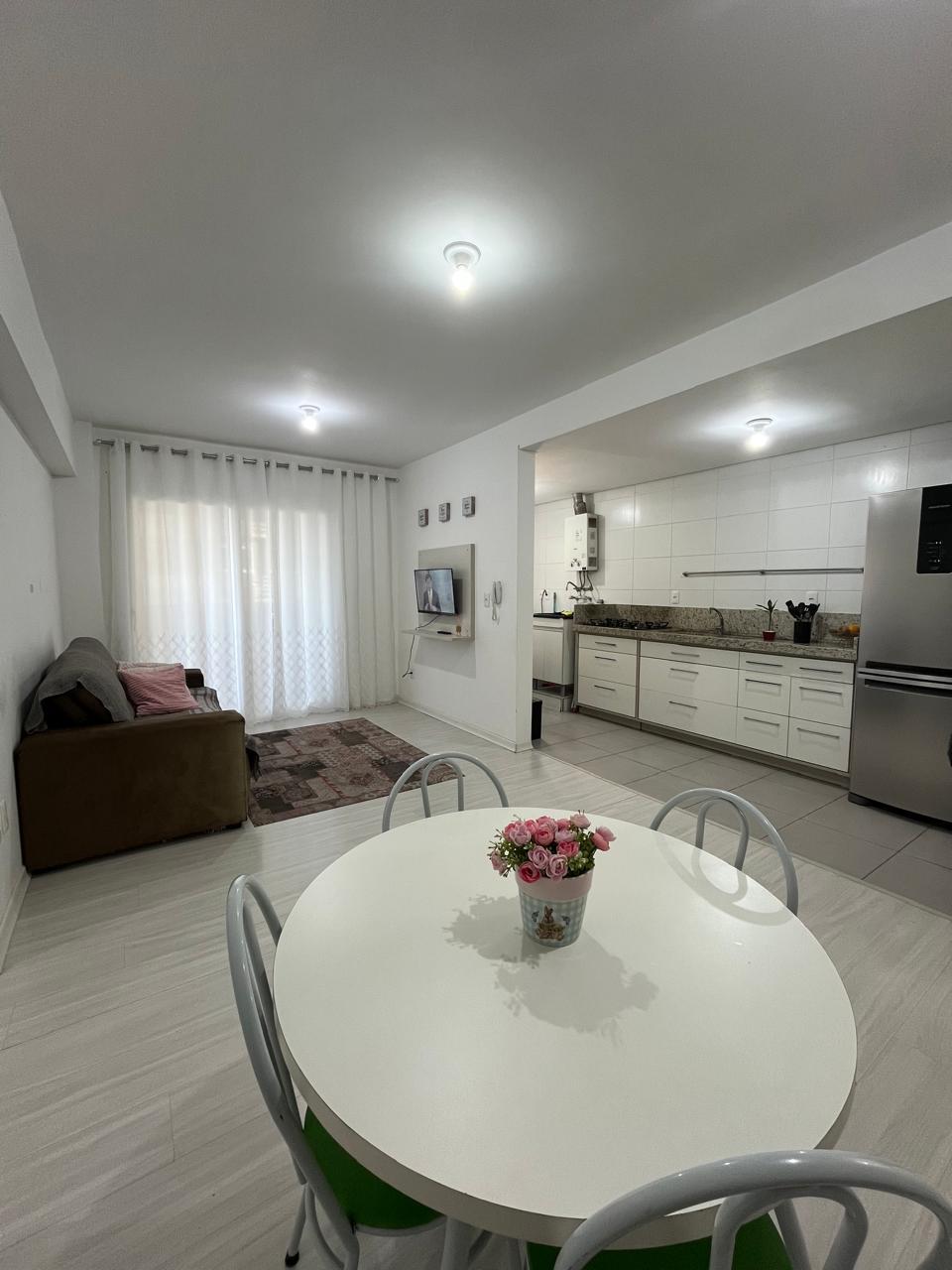 Apartamento Semimobiliado — Ville Blanc