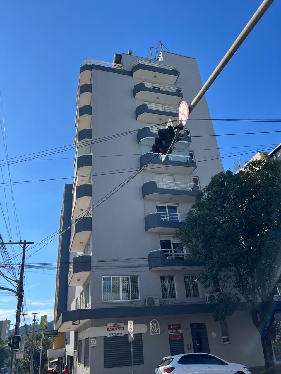 Apartamento Semimobiliado — Caroline