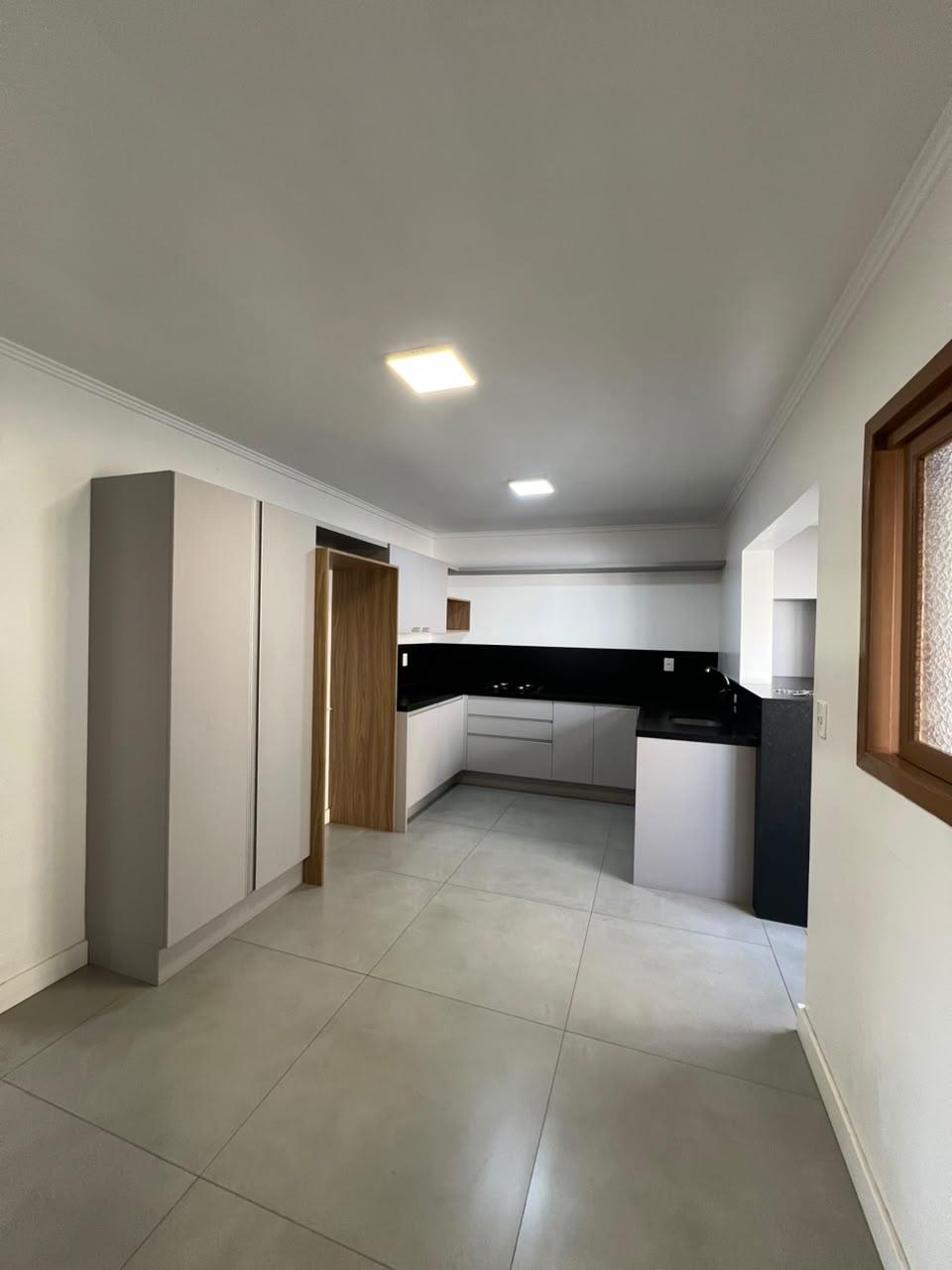 Apartamento Semimobiliado, 3 quartos, para alugar, 140 m², Centro - Caxias do Sul — foto 2