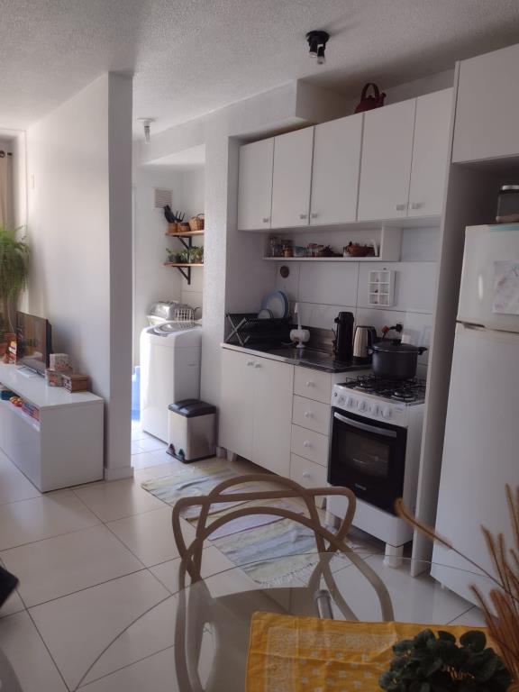 Apartamento Semimobiliado — Madre Barbara
