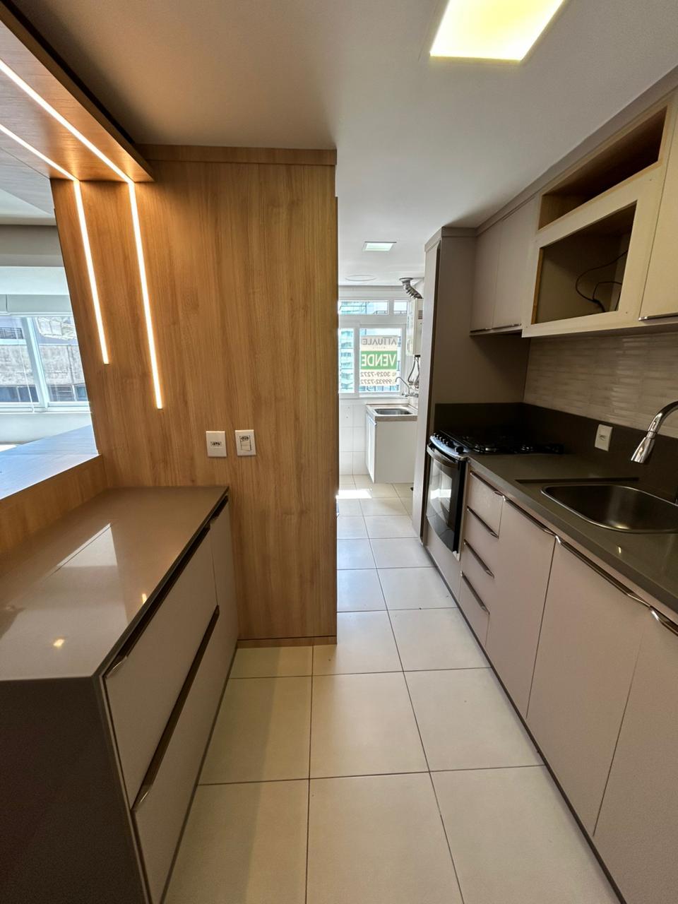 Apartamento Semimobiliado — Perfetto