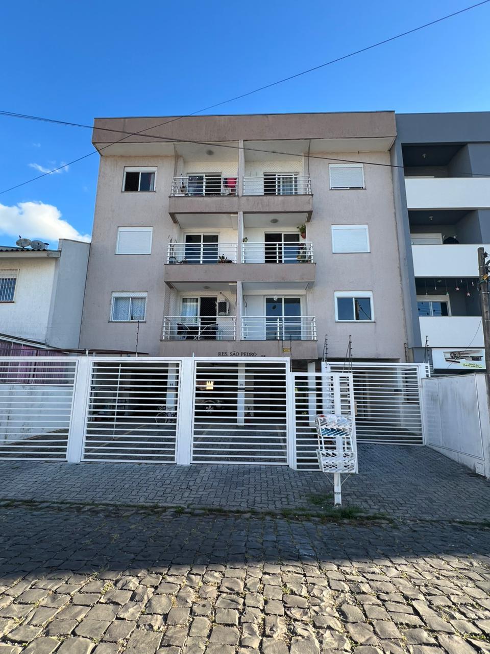 Apartamento Semimobiliado — São Pedro