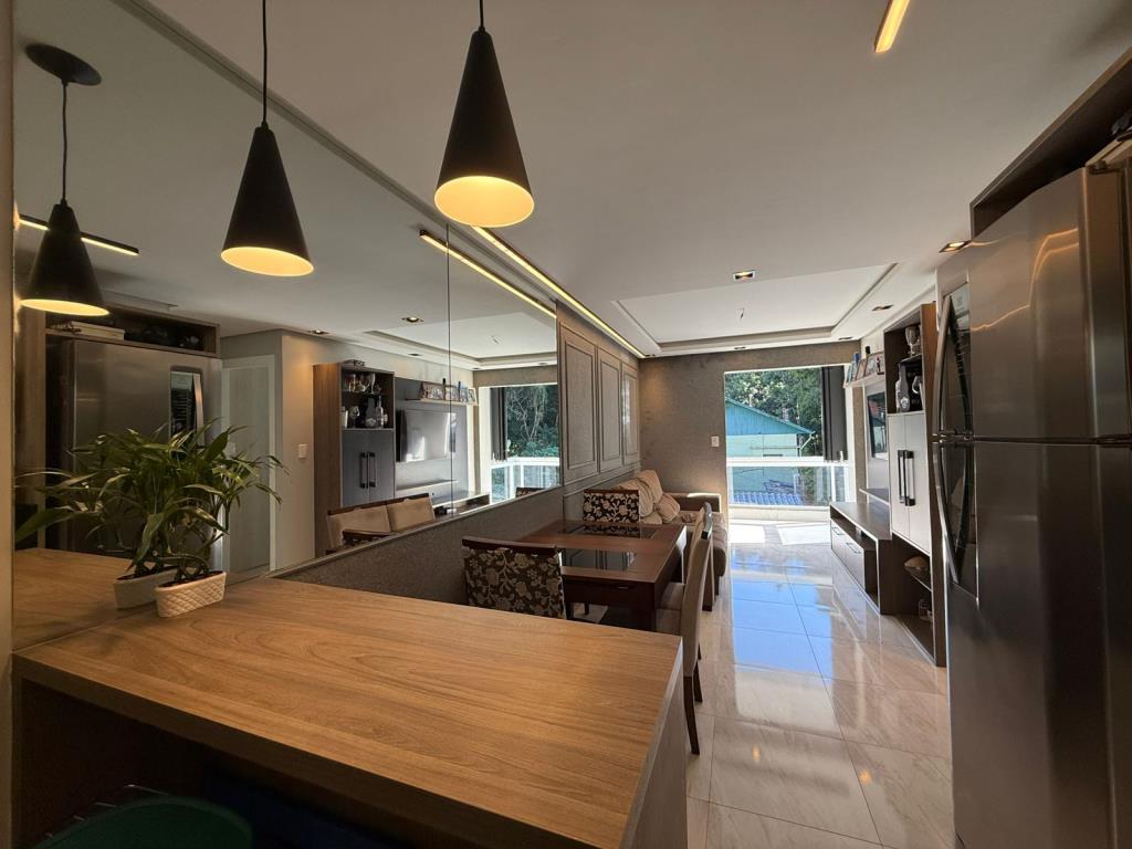 Apartamento Semimobiliado — Luiz Triches Netto
