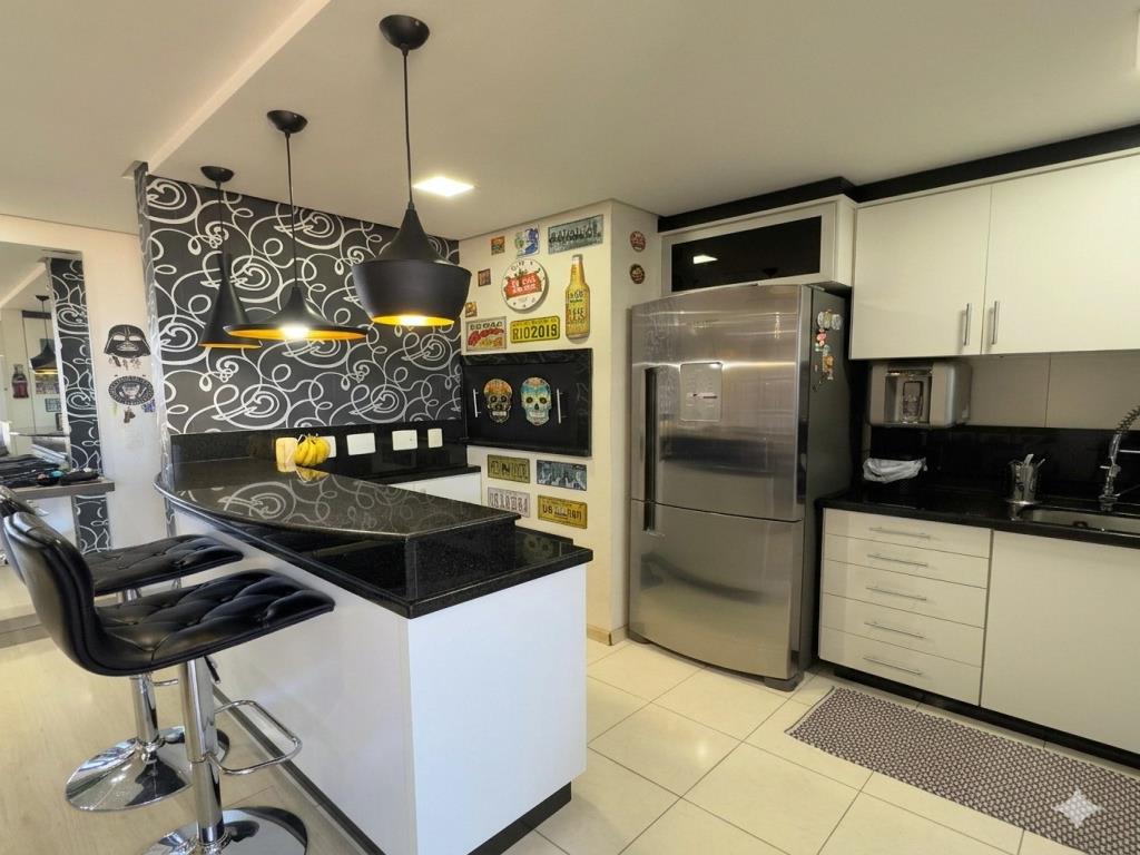 Apartamento Semimobiliado — Colina do Sol